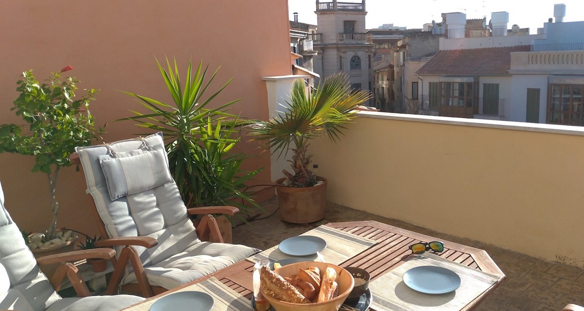 KROHN & LUEDEMANN Nicely refurbishes apartment in Palma Old Town with roof terrace Palma Altstadt Wohnung