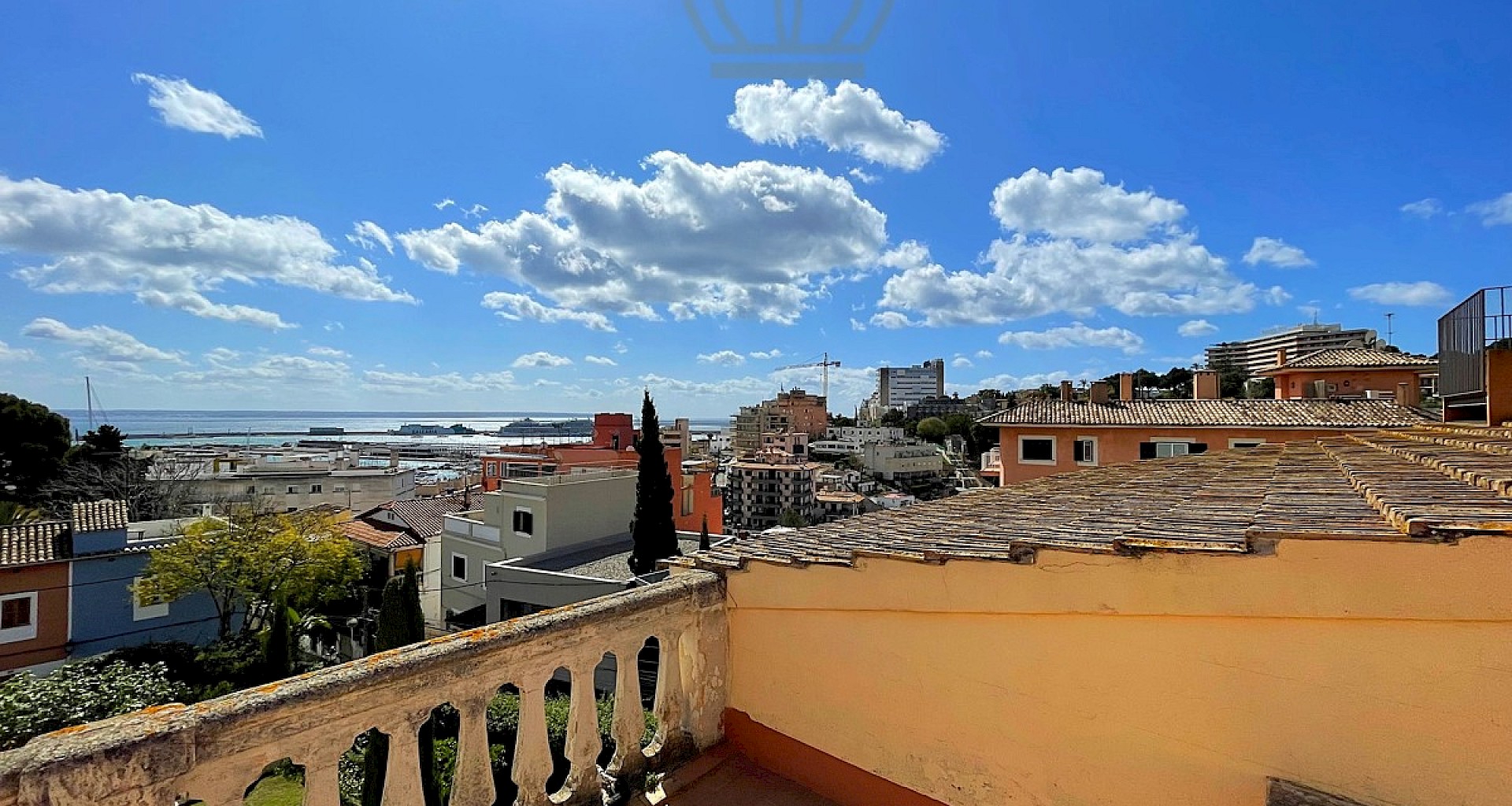 KROHN & LUEDEMANN Haus in Palma El Terreno zur Renovierung mit Panoramablick auf das Meer und zur Kathedrale 