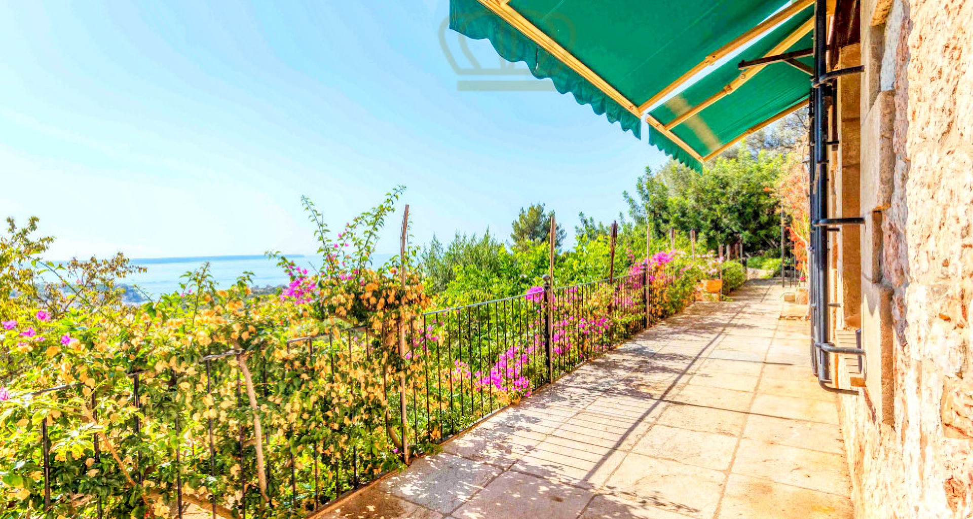 KROHN & LUEDEMANN Gran casa mediterránea en Génova con vistas al mar abierto y a la bahía de Palma Villa Genova Terrasse