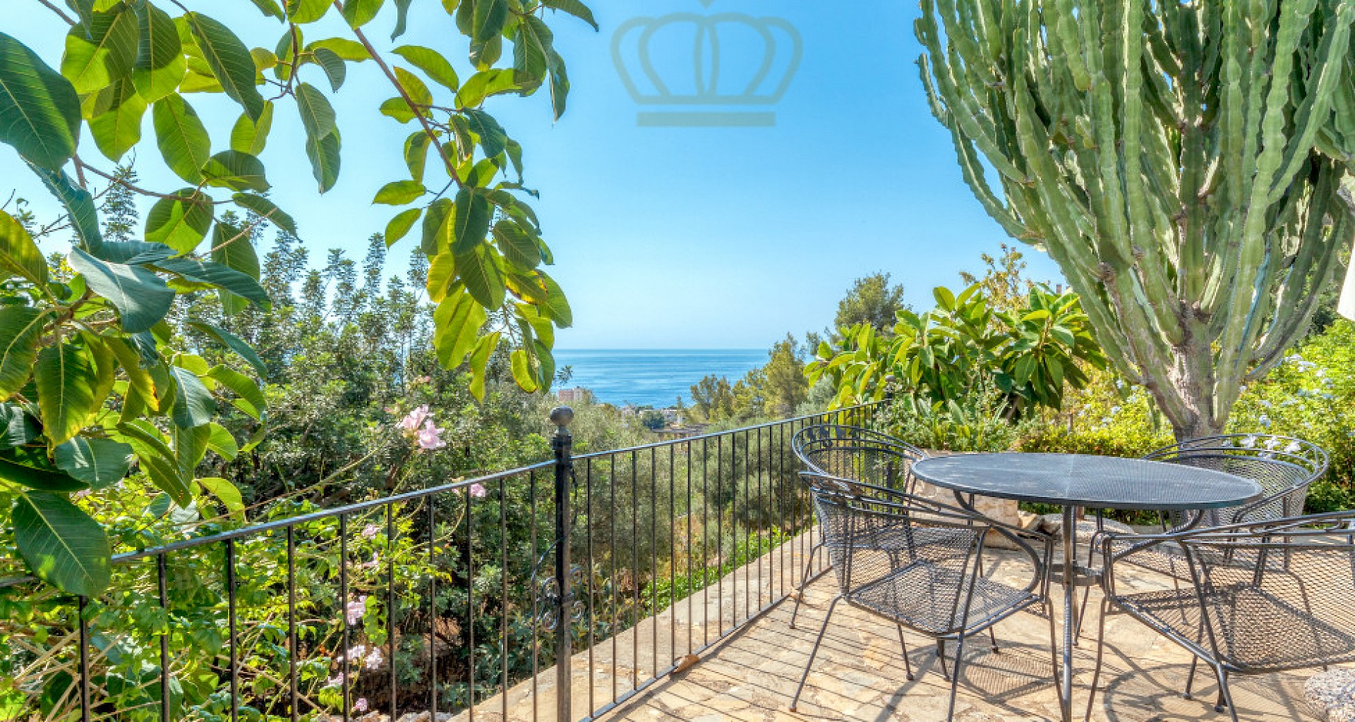 KROHN & LUEDEMANN Gran casa mediterránea en Génova con vistas al mar abierto y a la bahía de Palma Villa Genova Garten