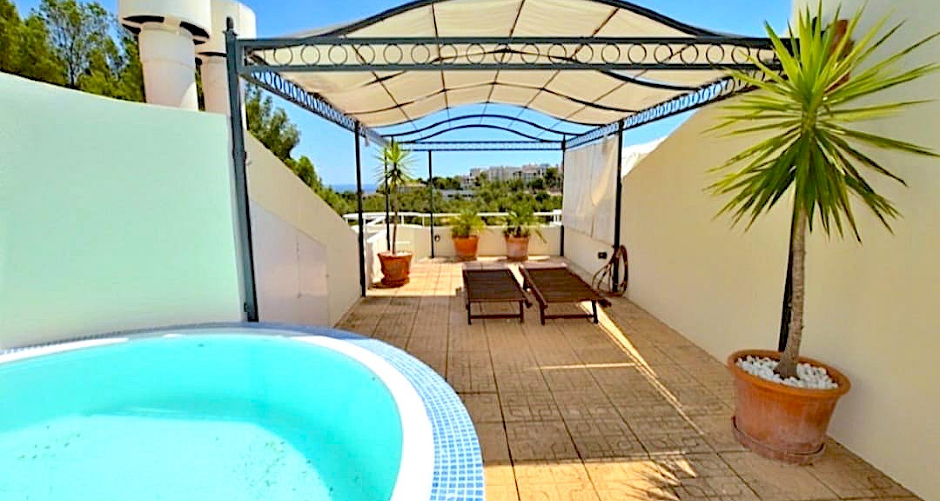 KROHN & LUEDEMANN Schönes Penthouse mit Pool und Fernsicht aufs Meer am Golf de Bendinat 