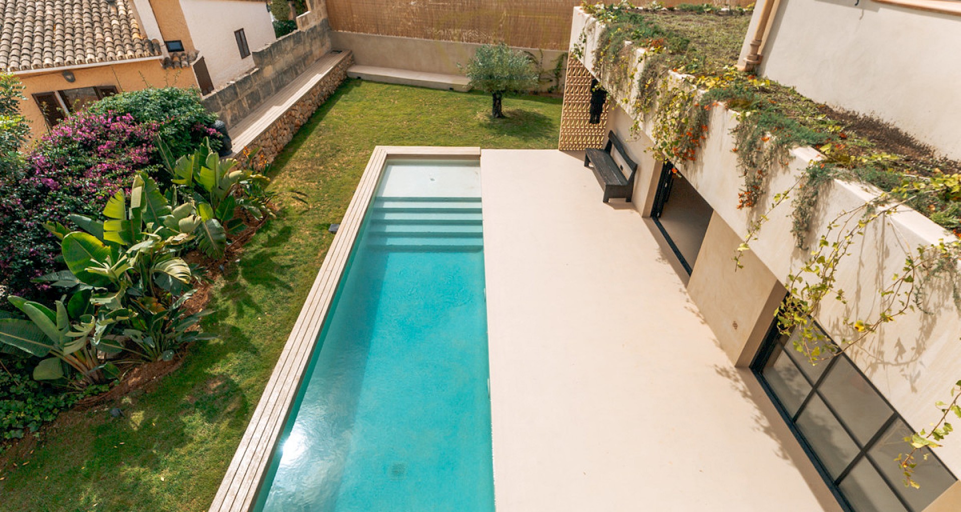KROHN & LUEDEMANN Charmante Neubauvilla in Genova mit Pool und Garten kaufen 