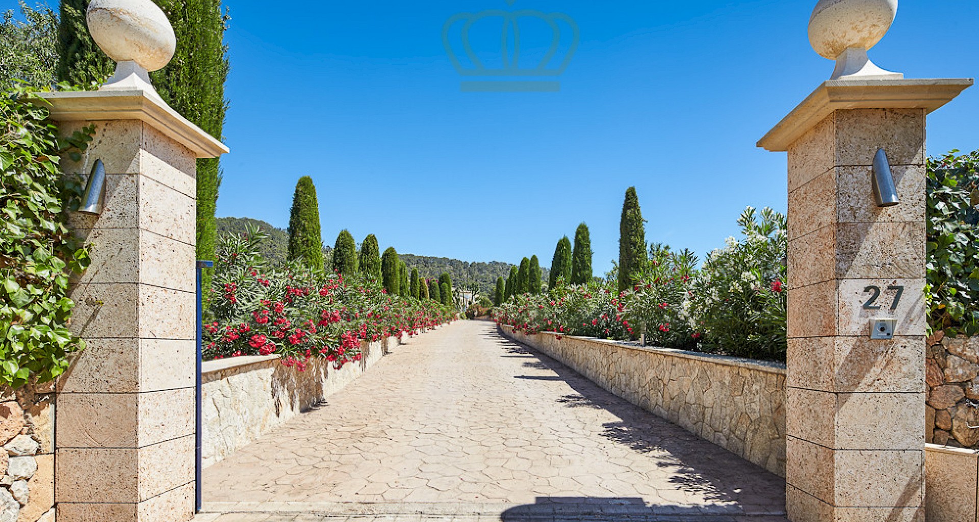 KROHN & LUEDEMANN Stately finca in Port Andratx on a large plot of land with views to the port 