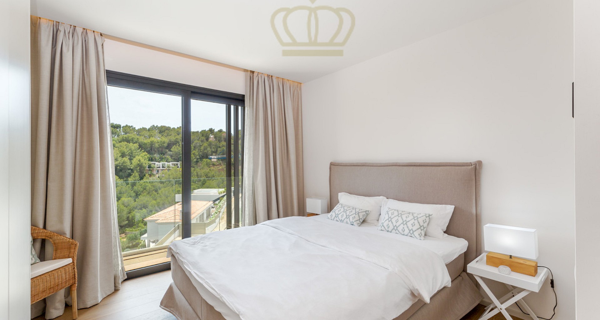 KROHN & LUEDEMANN Perfekte Designer Villa mit Teil-Meerblick in Costa d'en Blanes, Mallorca 