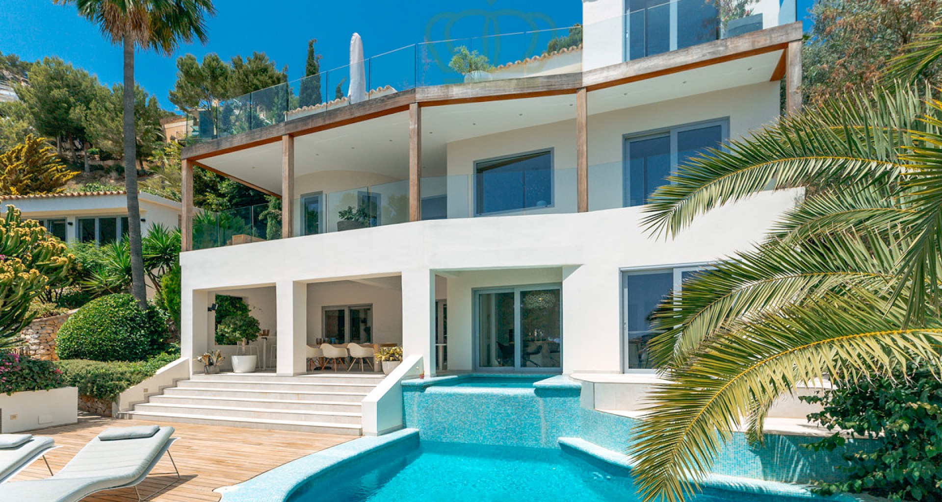 KROHN & LUEDEMANN Moderne Villa in Puerto Andratx mit Hafenblick und großem Garten 