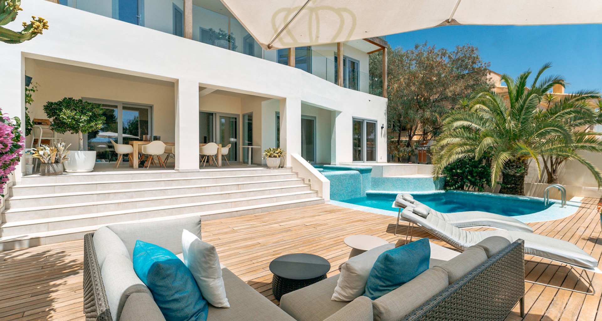 KROHN & LUEDEMANN Moderne Villa in Puerto Andratx mit Hafenblick und großem Garten 