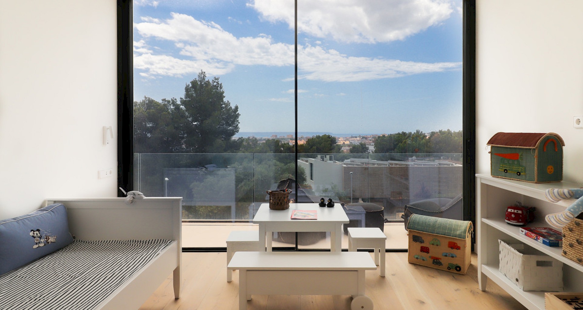 KROHN & LUEDEMANN Modern designer villa with sea view in Son Vida 