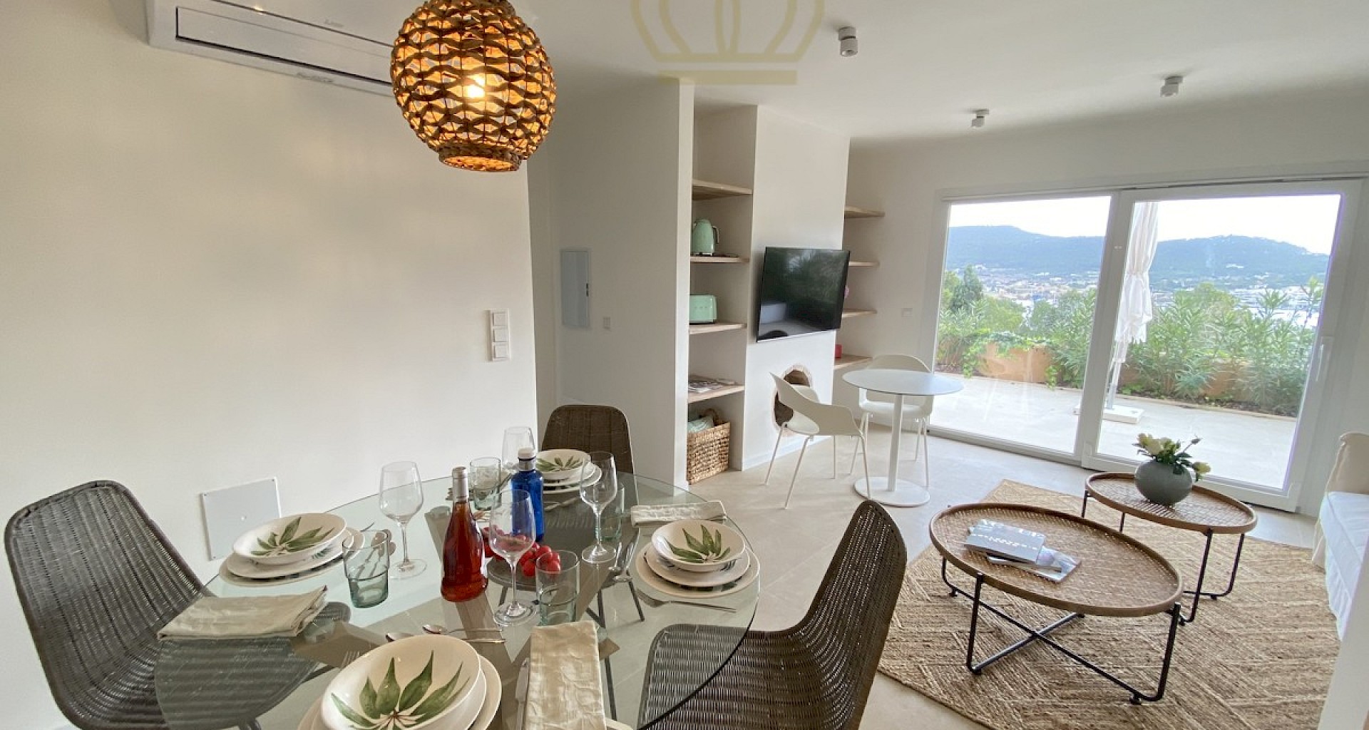 KROHN & LUEDEMANN Apartamento superior recién renovado en Port Andratx Mallorca cerca del puerto deportivo Living