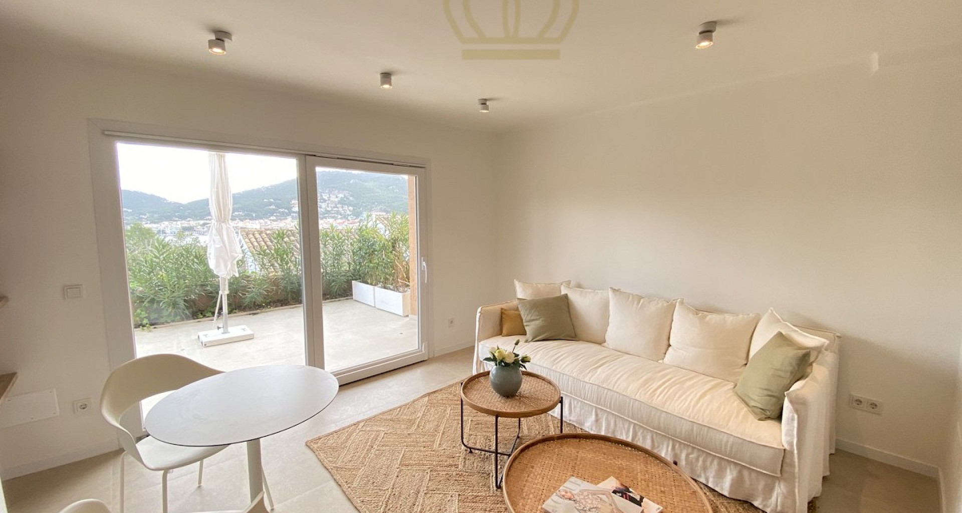 KROHN & LUEDEMANN Newly renovated top apartment in Port Andratx Mallorca near the marina 