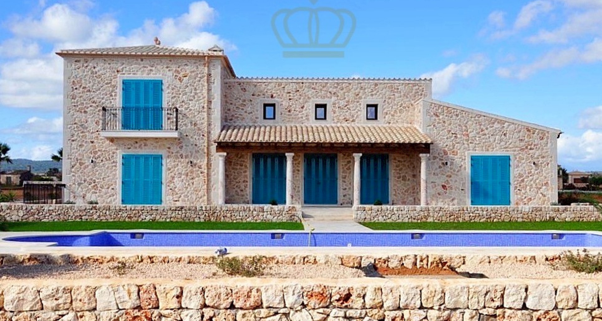 KROHN & LUEDEMANN Newly built natural stone finca with sea views in Santanyi with large plot and possibilities 