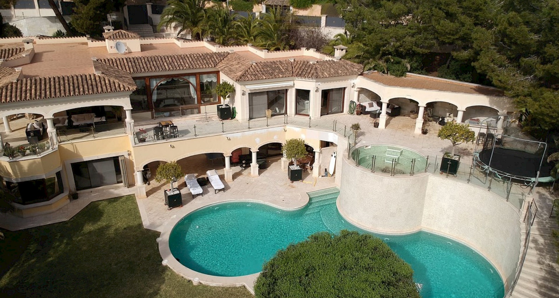 KROHN & LUEDEMANN Mediterranean property in quiet location in Costa de la Calma 