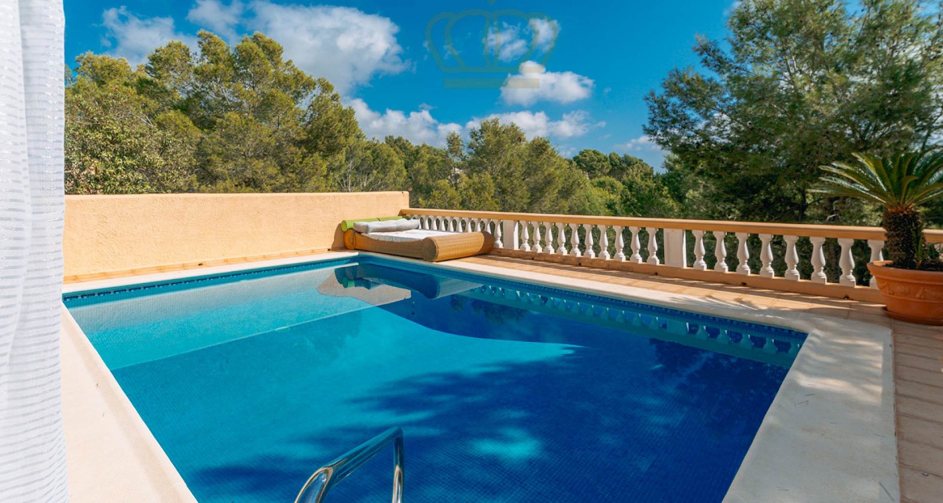 KROHN & LUEDEMANN Casa modernizada con piscina en Costa de la Calma Pool