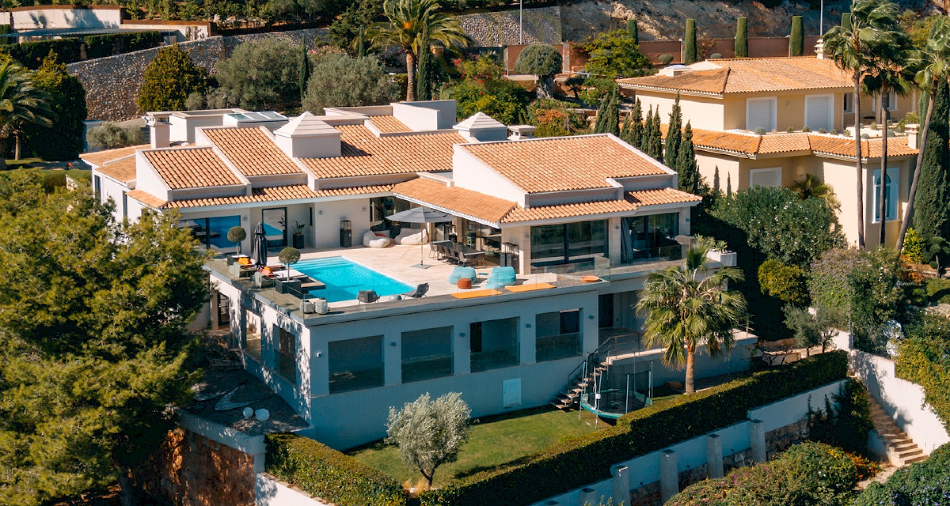 KROHN & LUEDEMANN Son Vida Villa design avec vue fantastique sur Palma et la mer 