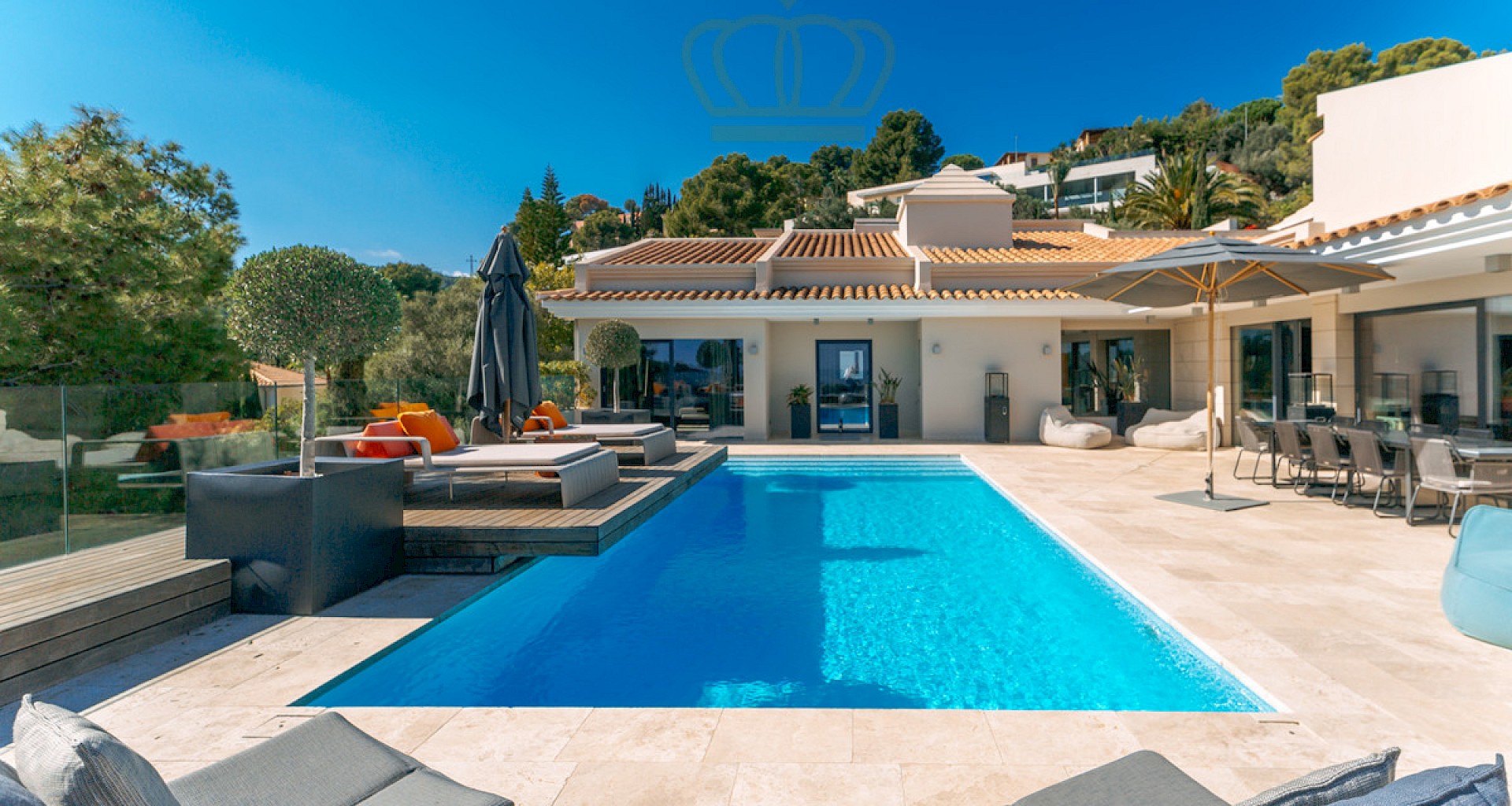 KROHN & LUEDEMANN Son Vida villa de diseño con fantásticas vistas a Palma y al mar Designer Villa Son Vida