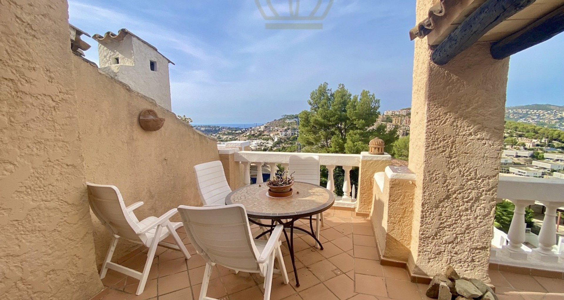 KROHN & LUEDEMANN Beautiful Mediterranean apartment in Port Andratx with partial sea view 