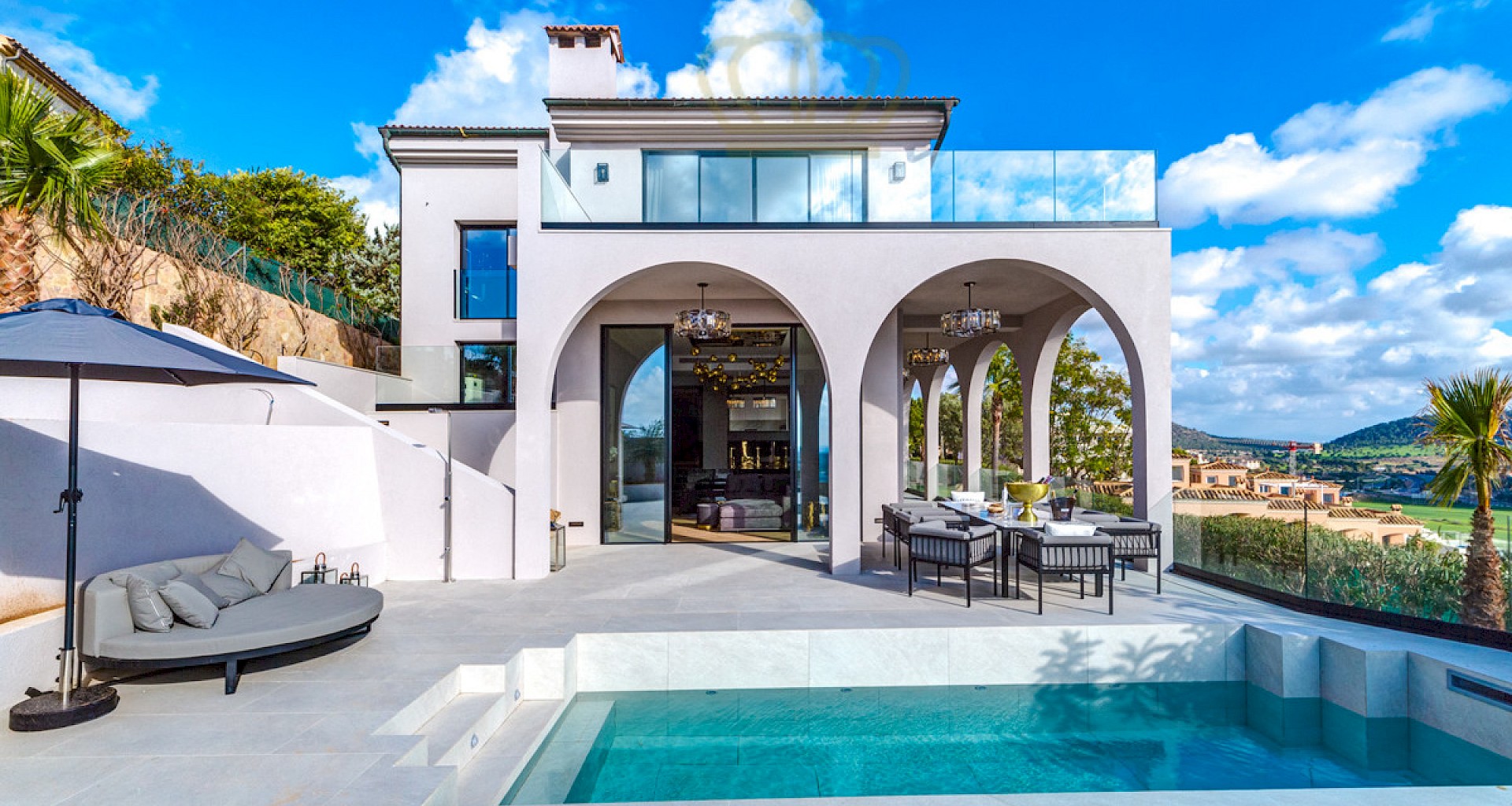 KROHN & LUEDEMANN Exceptional villa in Santa Ponsa with panoramic sea views for sale 