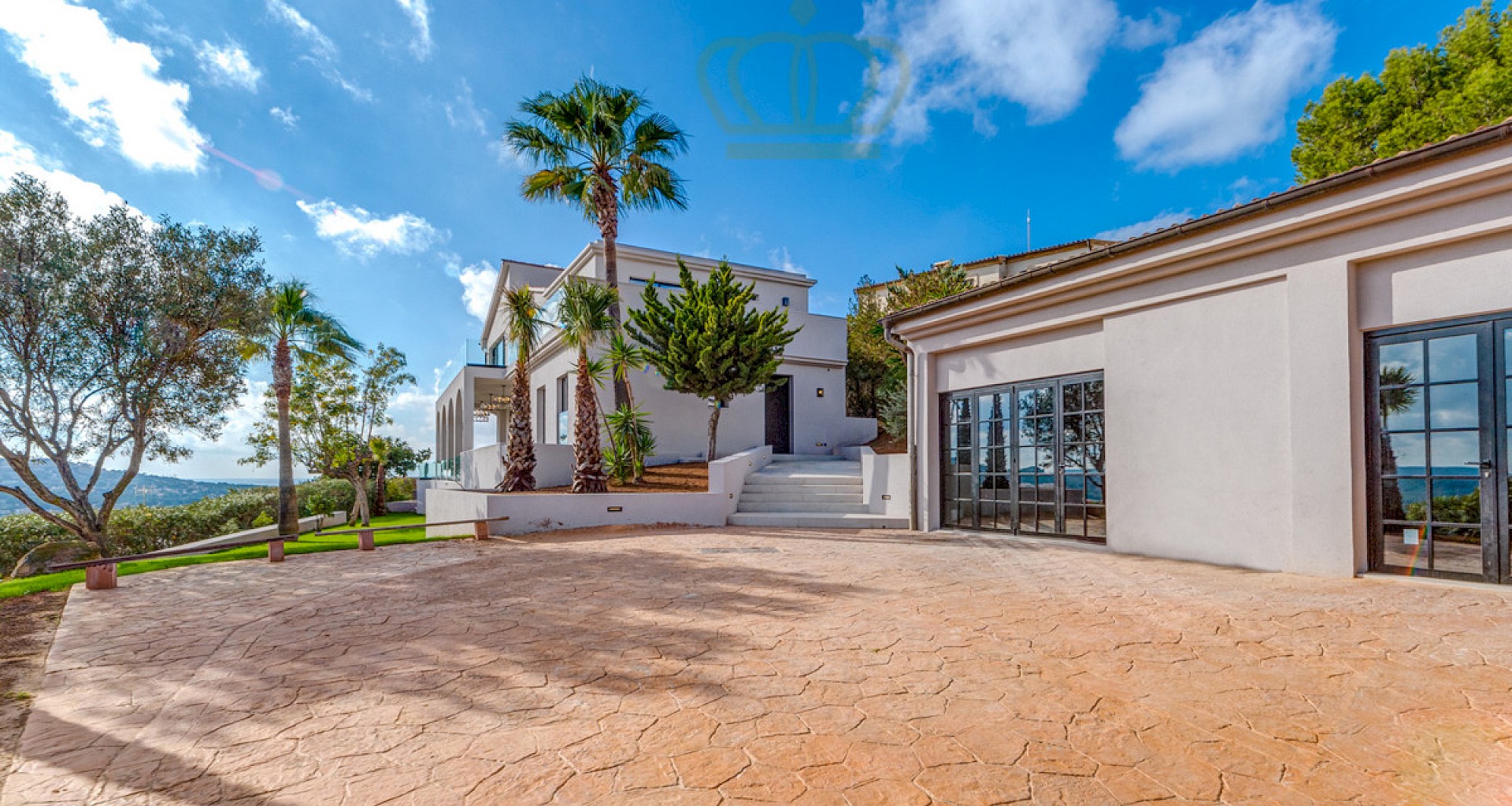 KROHN & LUEDEMANN Excepcional villa en Santa Ponsa con vistas panorámicas al mar en venta Luxus Villa in Santa Ponsa 02