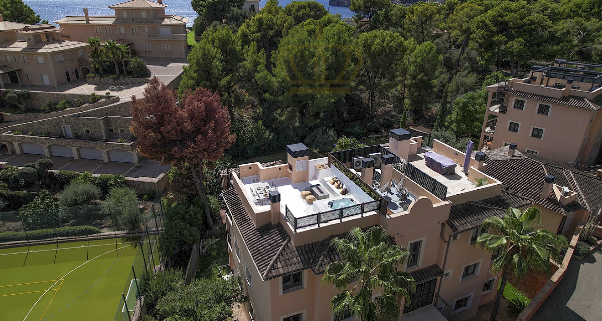 KROHN & LUEDEMANN Modern luxury penthouse in Camp de Mar 