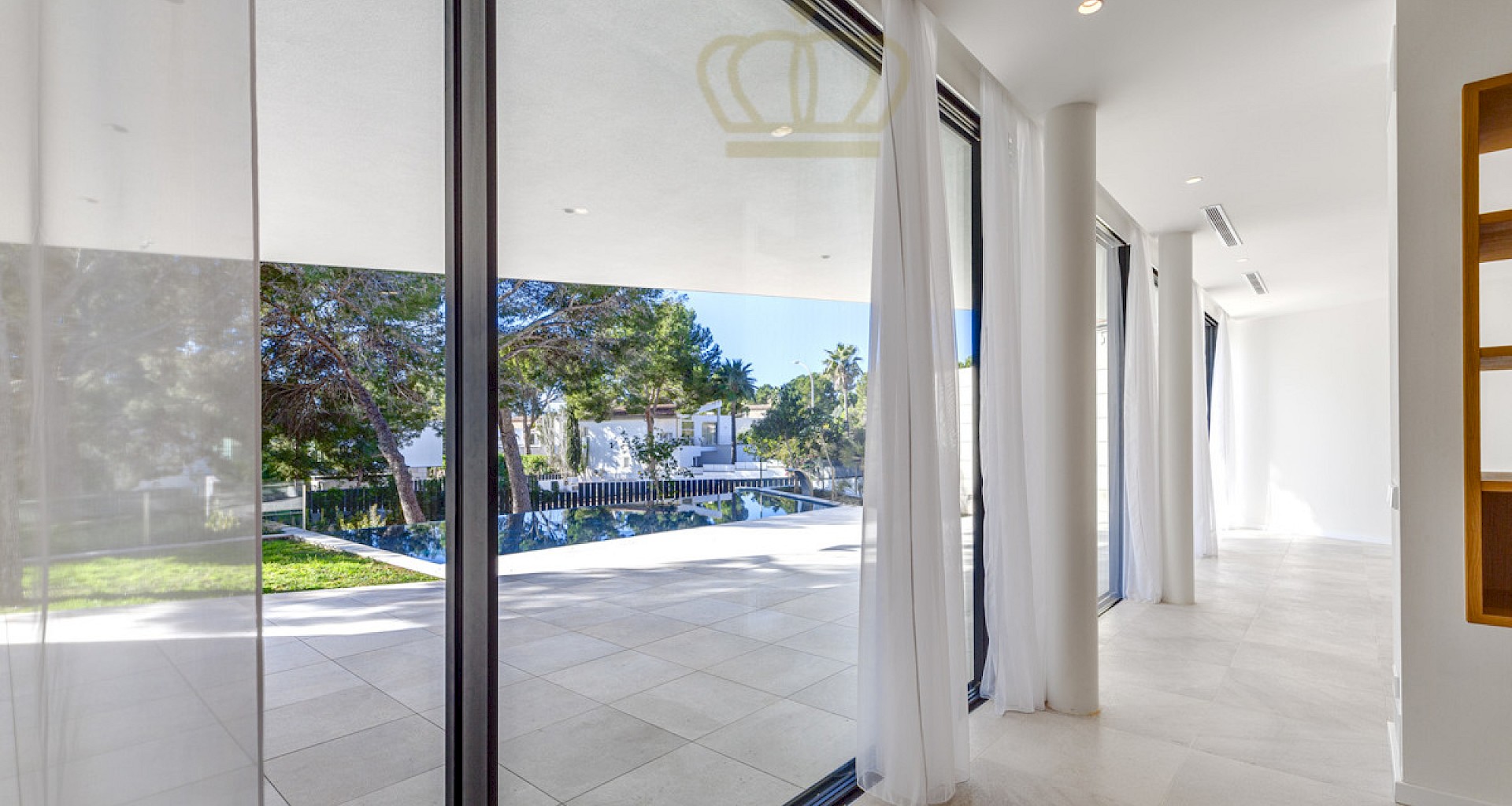 KROHN & LUEDEMANN Minimalistic new build villa near Port Adriano for first owner occupancy 