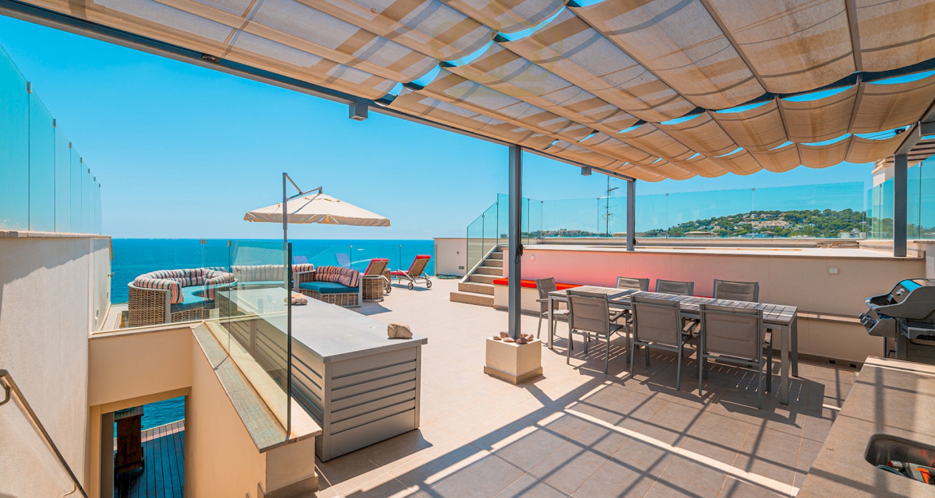 KROHN & LUEDEMANN Luxurious Palma penthouse in 1st line to the sea  in San Augustin 