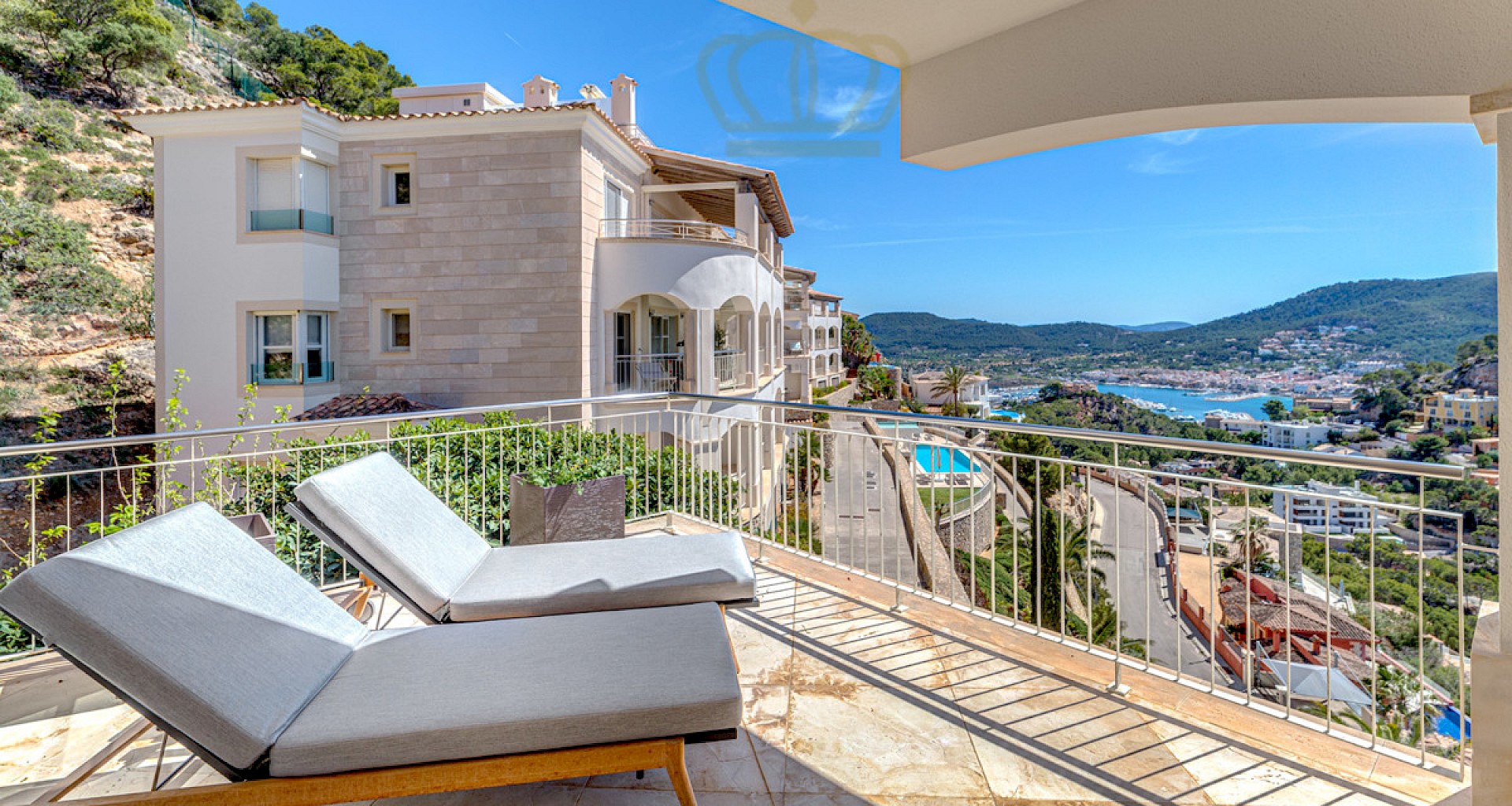 KROHN & LUEDEMANN Luxus Apartment in Puerto de Andratx mit Blick über den Hafen und das Meer 