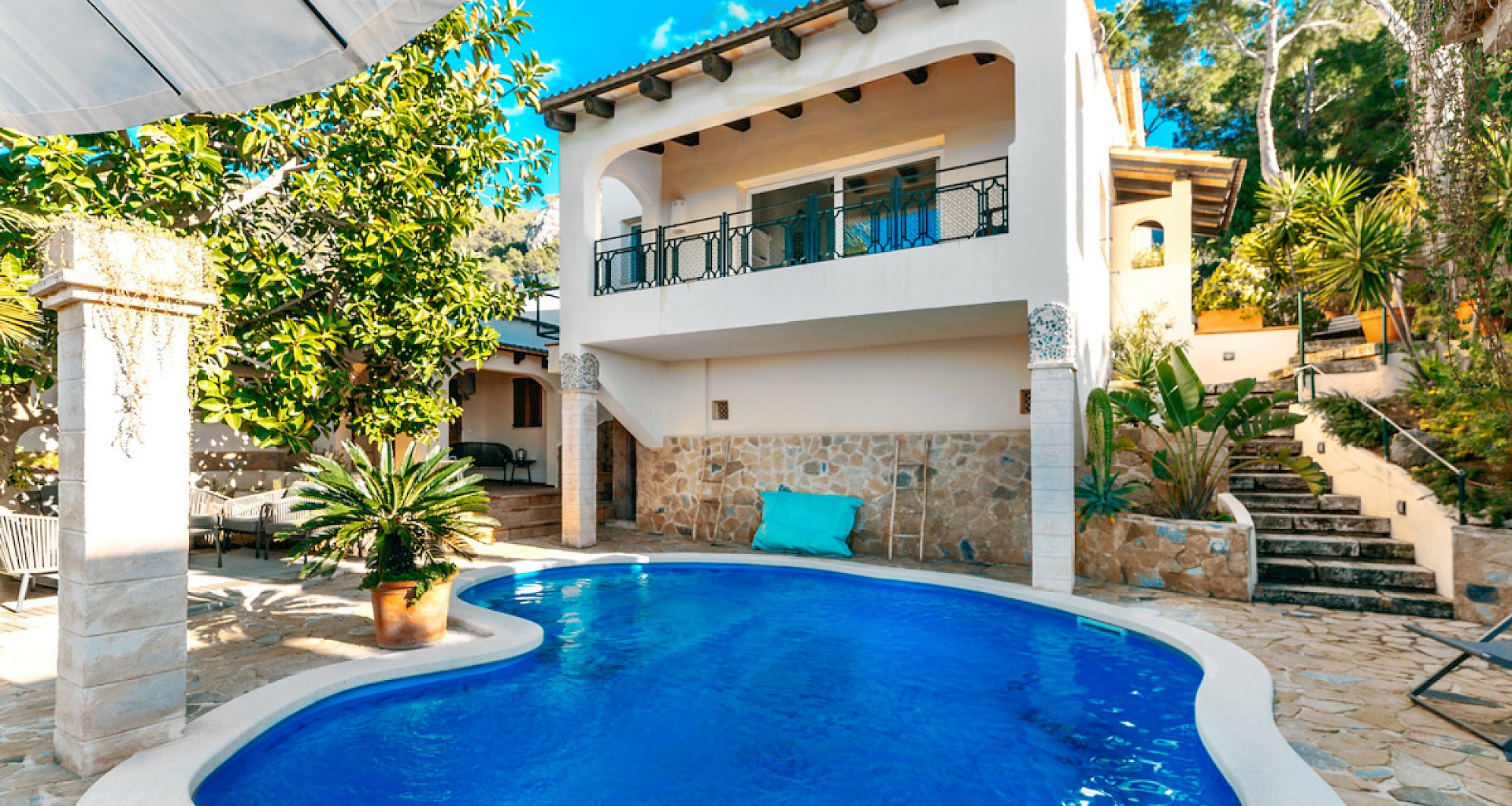 KROHN & LUEDEMANN Mediterranean sea view Villa in Port Andratx with views to Cala Llamp for rent 