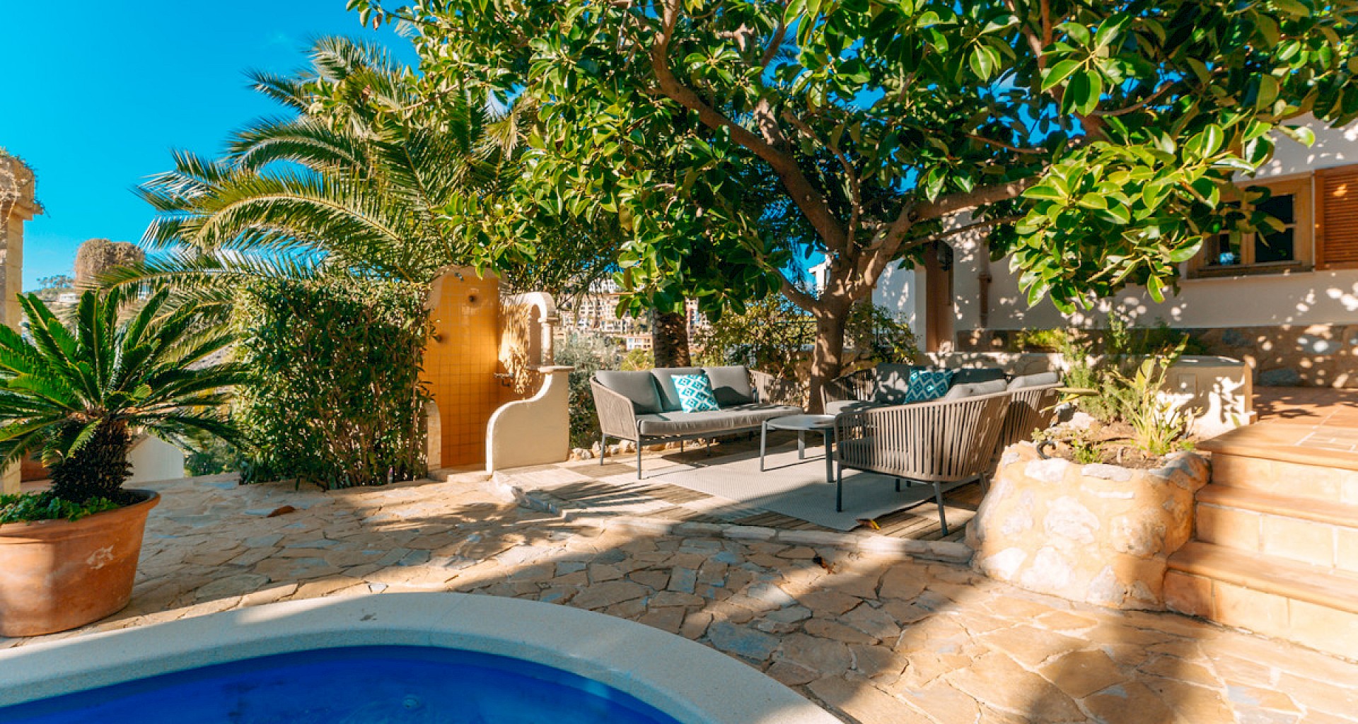 KROHN & LUEDEMANN Mediterranean sea view Villa in Port Andratx with views to Cala Llamp for rent 