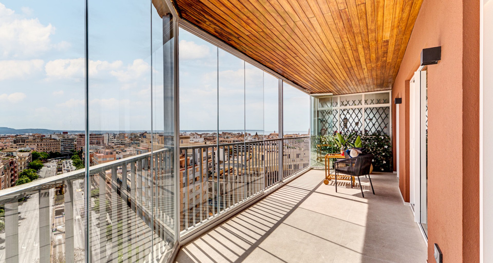 KROHN & LUEDEMANN Refurbished luxury flat in Palma centre with sea view 