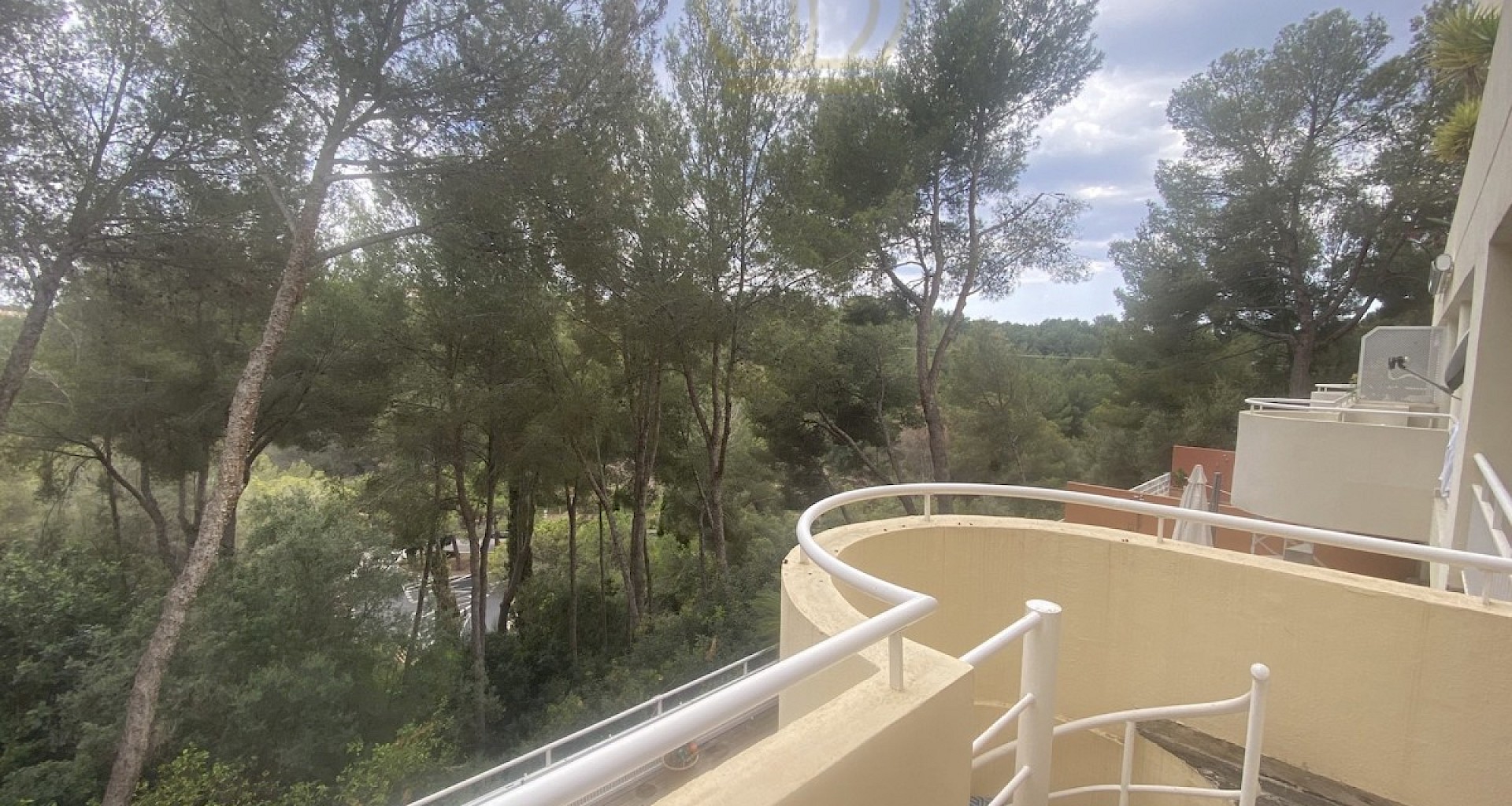 KROHN & LUEDEMANN Piso duplex con piscina para reformar en Bendinat cerca de Palma Aussicht in die Landschaft
