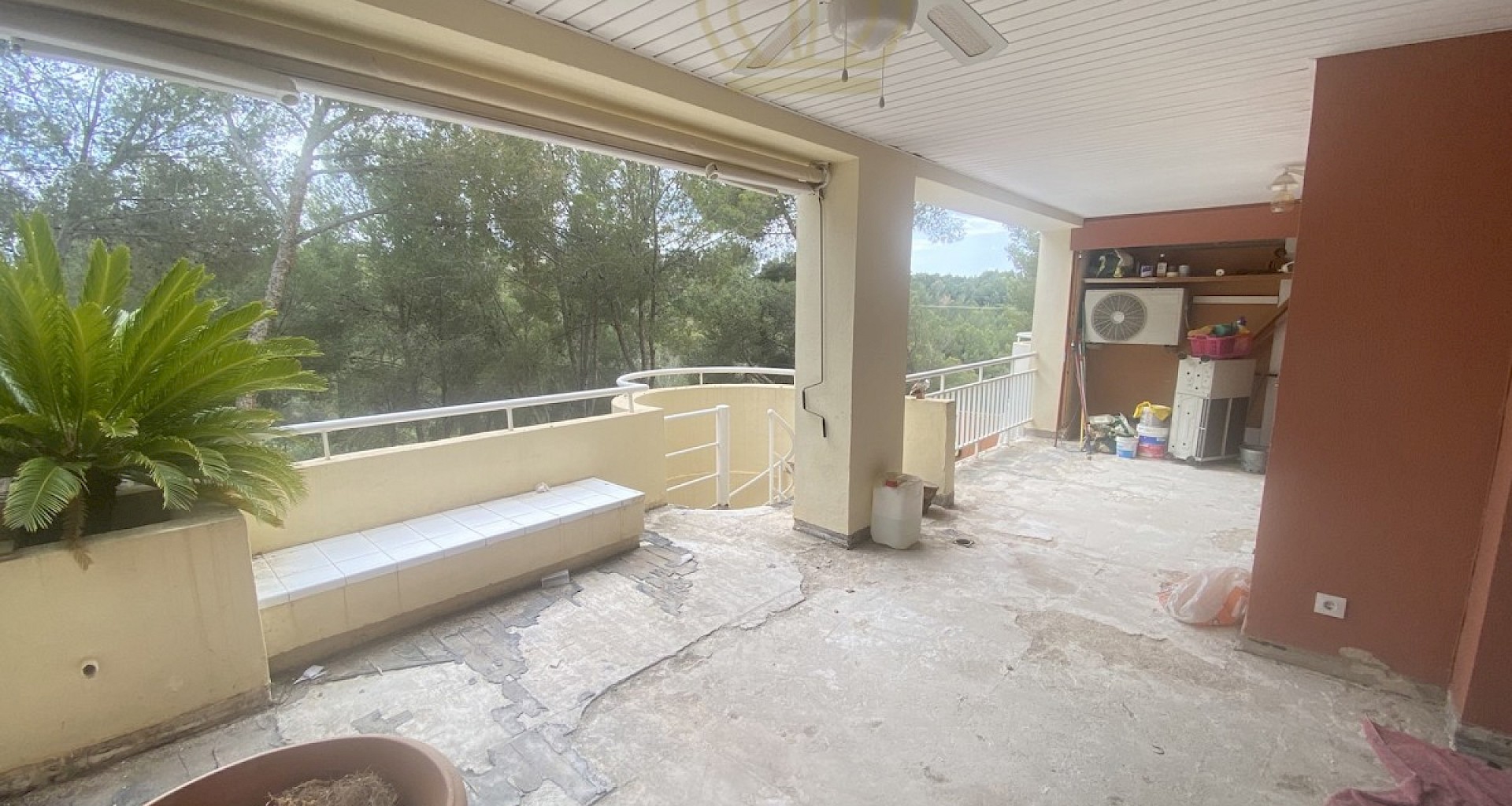 KROHN & LUEDEMANN Duplex Wohnung mit Pool zur Renovierung in Bendinat nähe Palma 