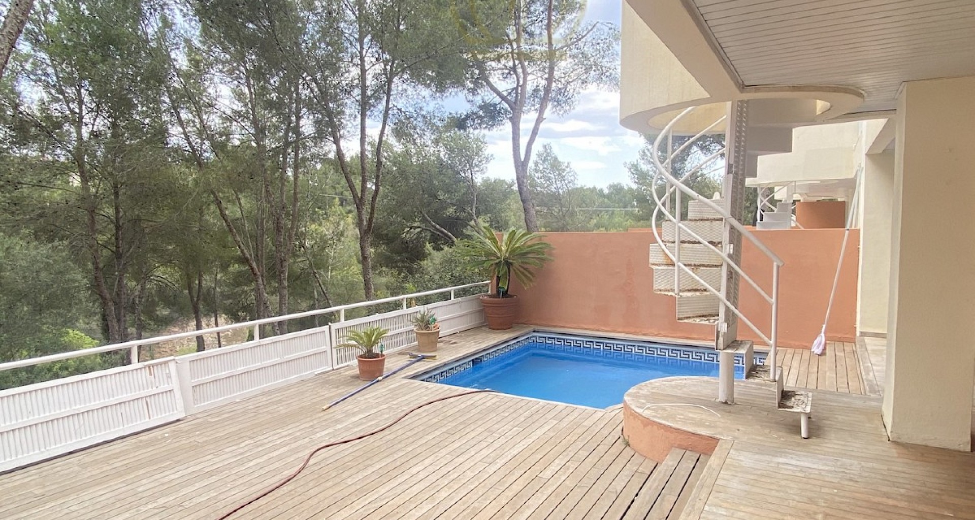 KROHN & LUEDEMANN Duplex Wohnung mit Pool zur Renovierung in Bendinat nähe Palma 