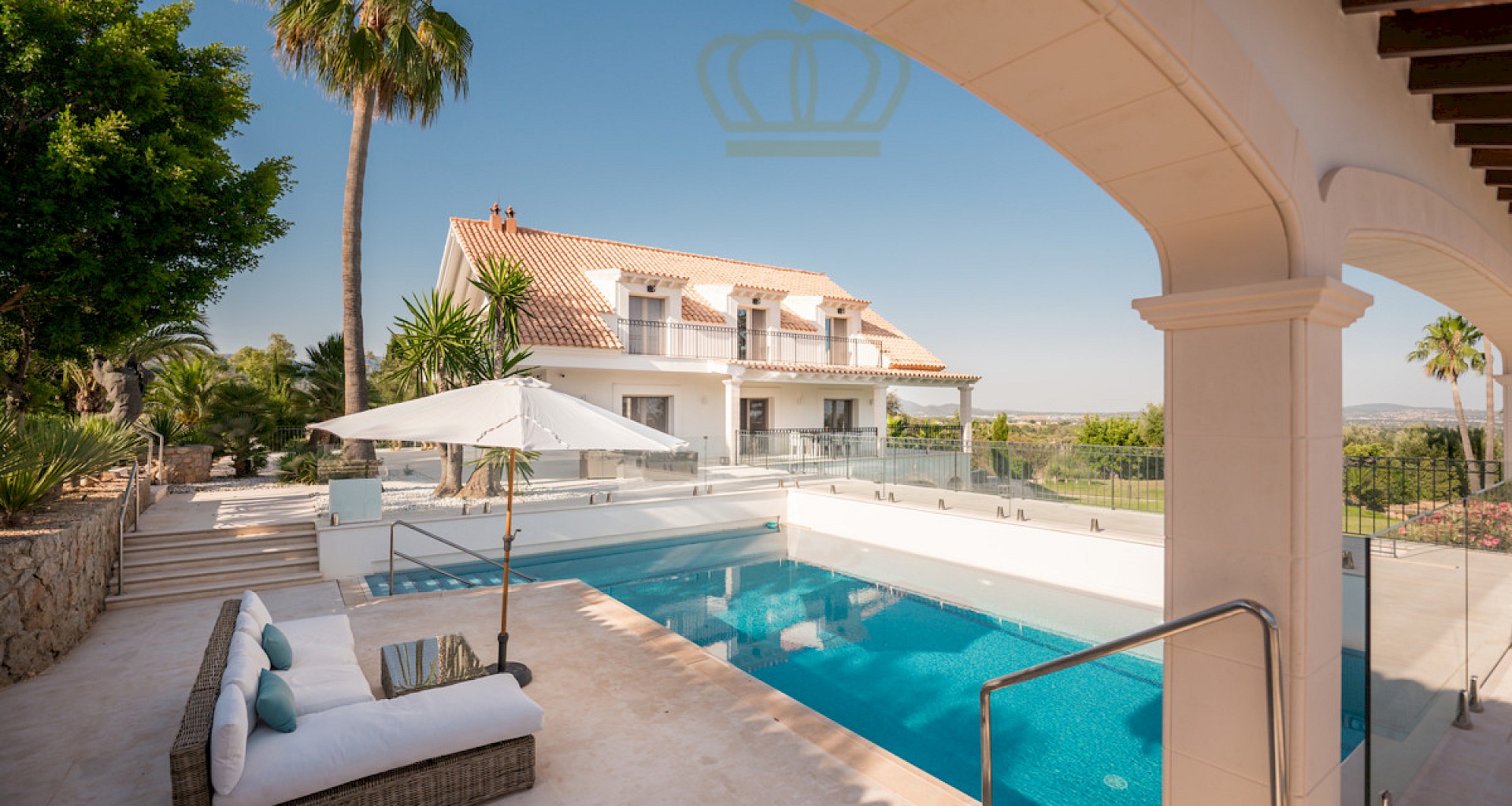 KROHN & LUEDEMANN Magnifique villa avec vue sur Palma et grand terrain. 