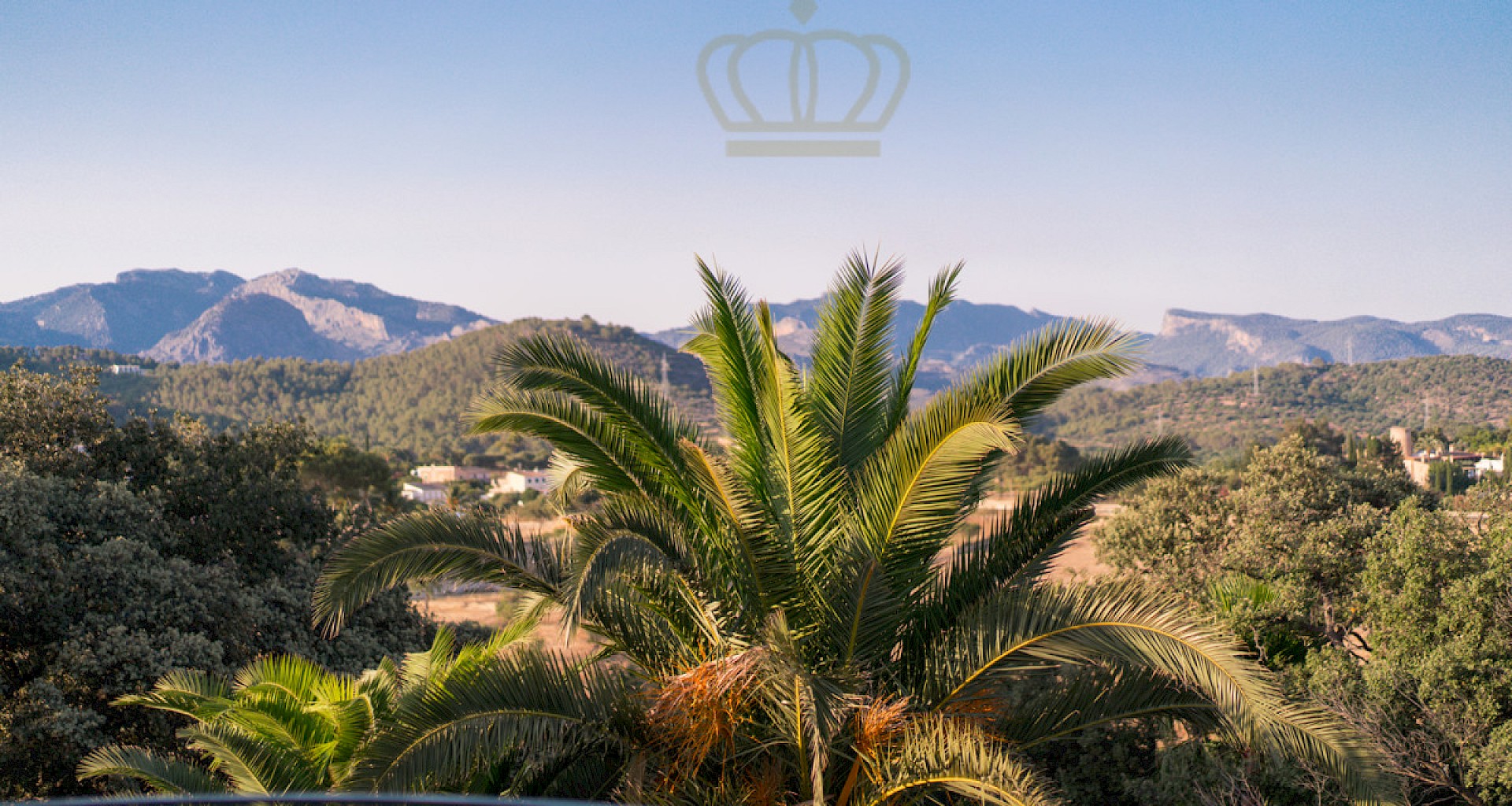 KROHN & LUEDEMANN Tolles Villenanwesen mit Blick über Palma und großem Grundstück 