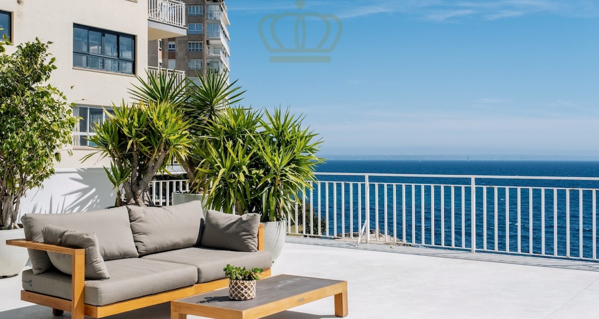KROHN & LUEDEMANN Penthouse with sea view in the popular Cala Mayor near Palma 