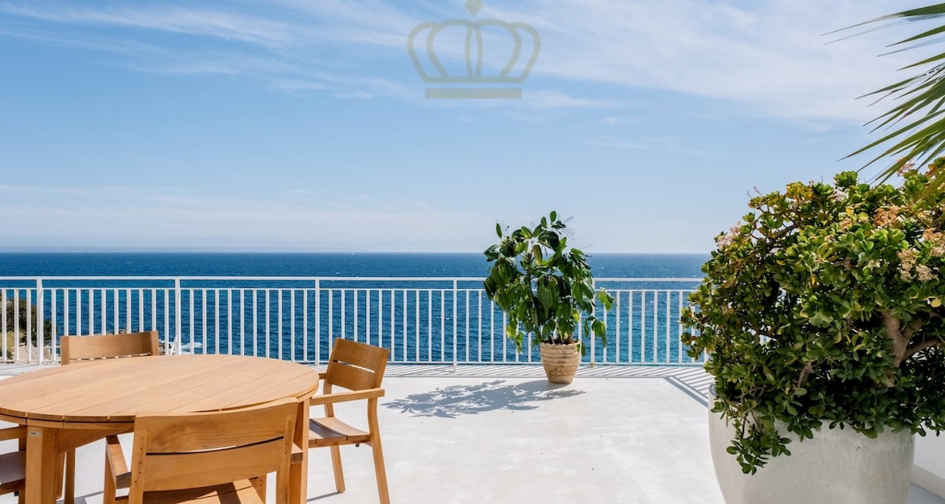 KROHN & LUEDEMANN Penthouse with sea view in the popular Cala Mayor near Palma 