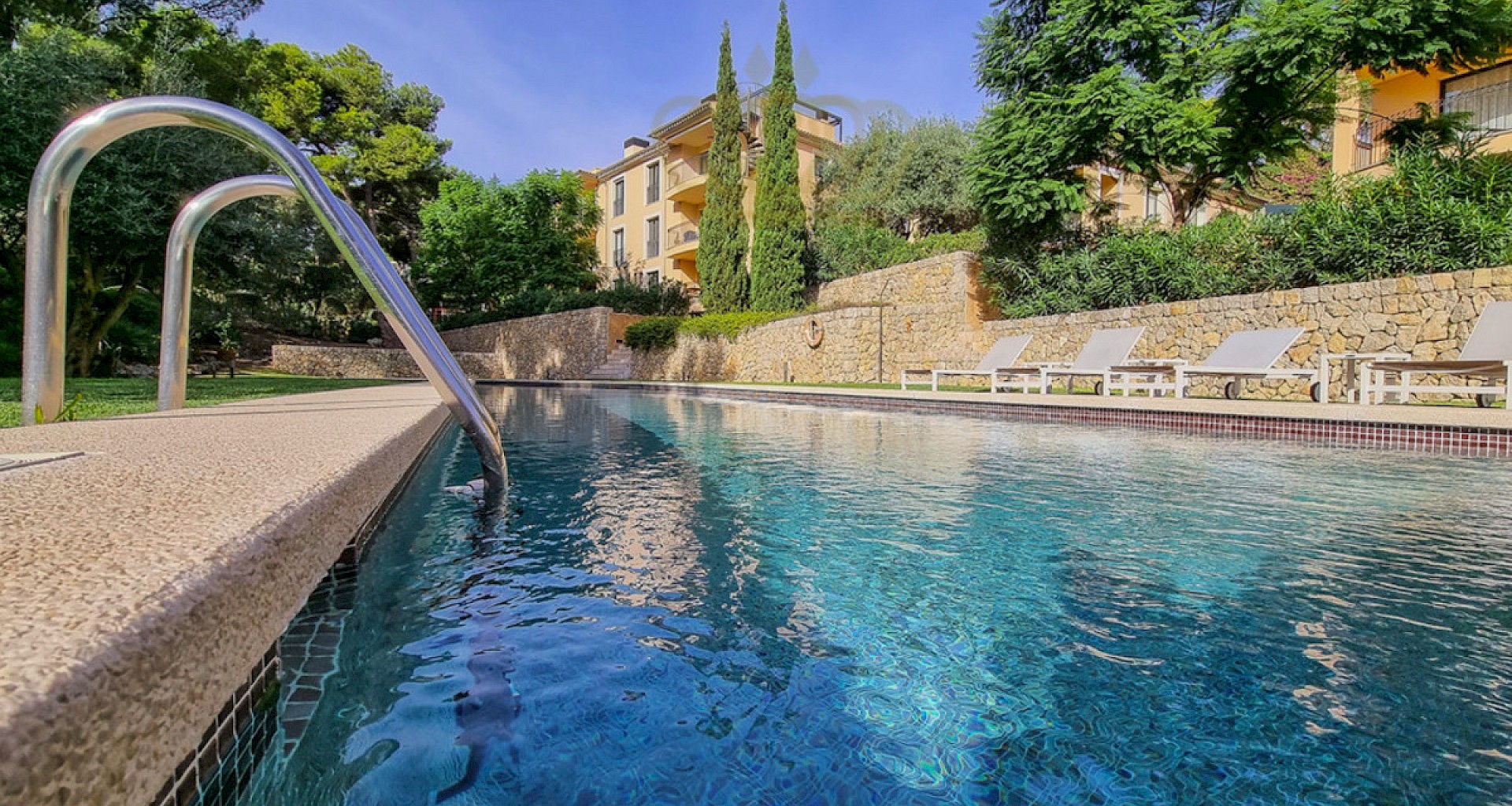 KROHN & LUEDEMANN Modern garden apartment in Camp de Mar with great pool 