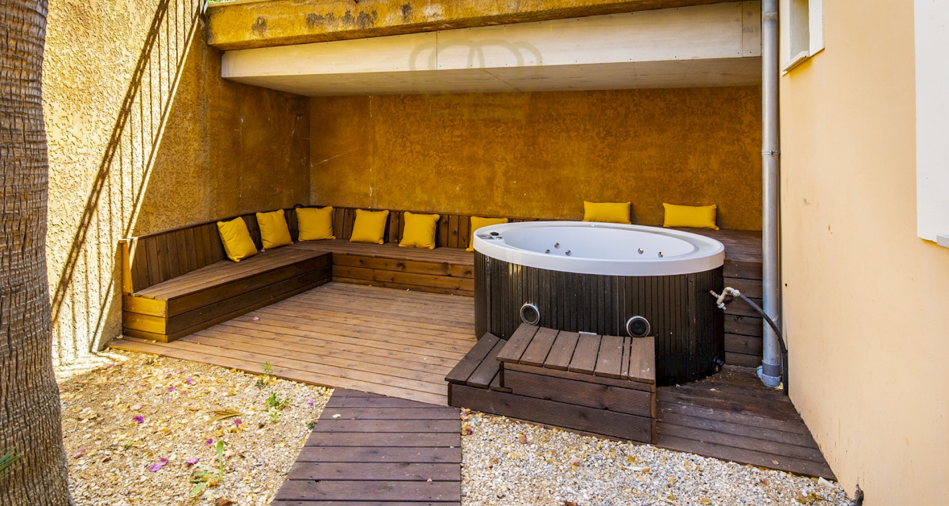 KROHN & LUEDEMANN Moderne Gartenwohnung in Camp de Mar mit tollem Pool 