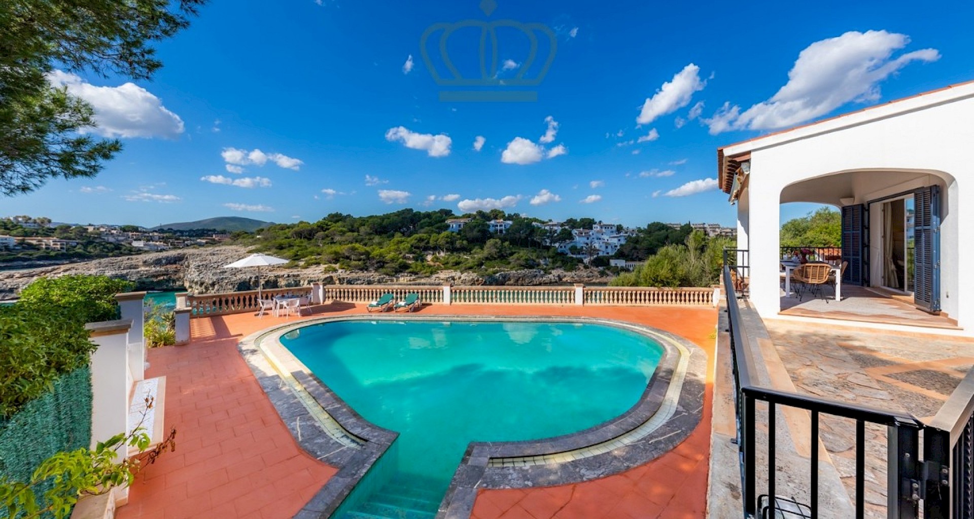 KROHN & LUEDEMANN Villa mediterránea en primera línea de mar Porto Cristo con licencia de alquiler vacacional Naturwasserpool 