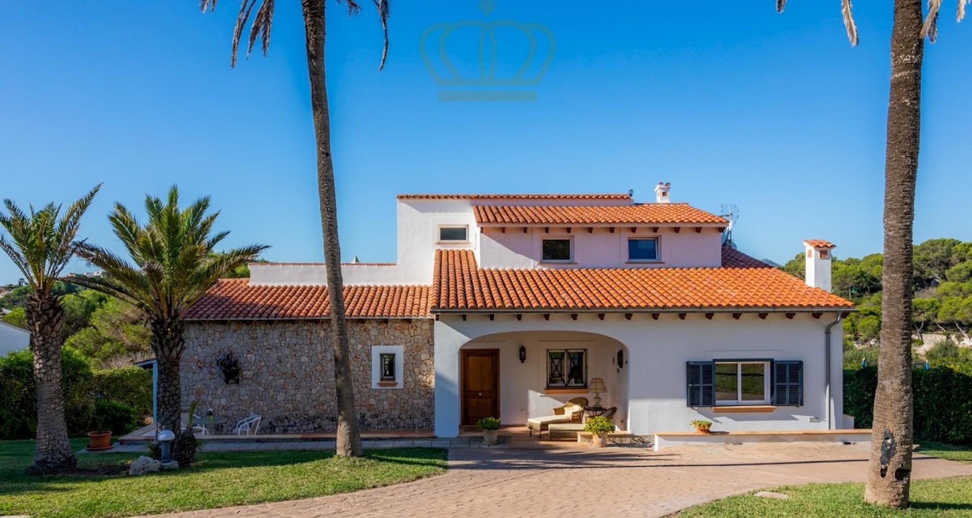 KROHN & LUEDEMANN Villa mediterránea en primera línea de mar Porto Cristo con licencia de alquiler vacacional Villa Cala Anguila 