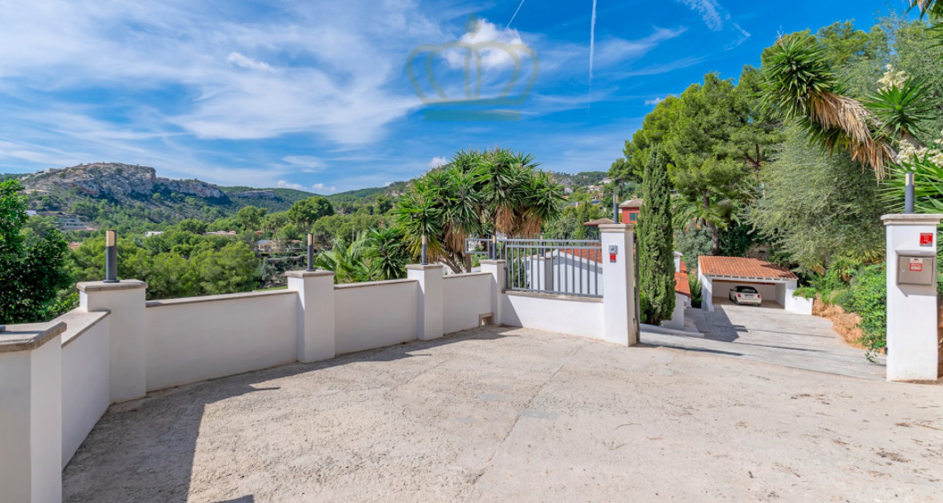 KROHN & LUEDEMANN Elegantly reformed villa in Son Vida with very nice views to golf course and the sea 
