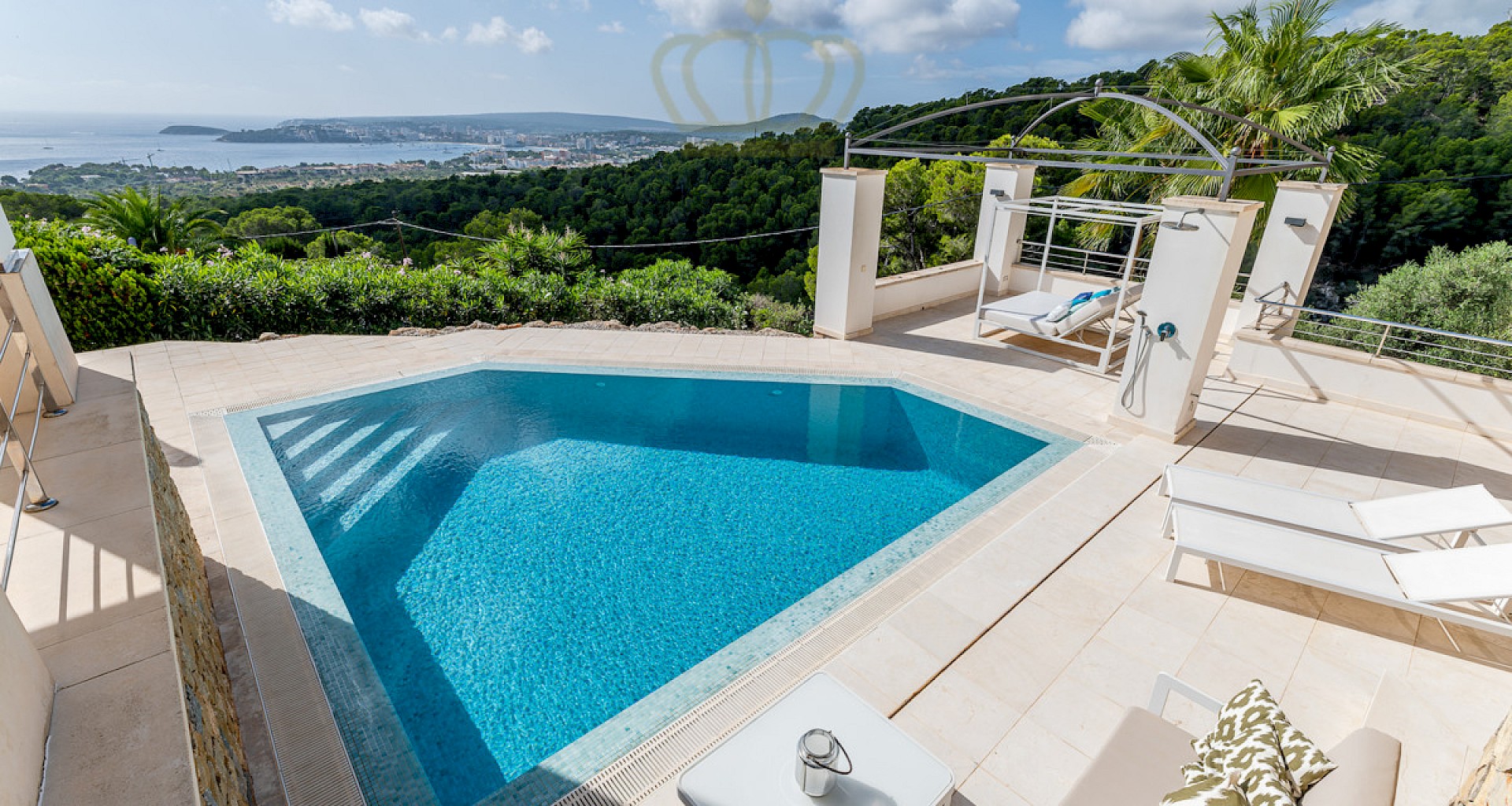 KROHN & LUEDEMANN Villa avec vue fantastique sur la mer à Costa d'en Blanes Majorque 