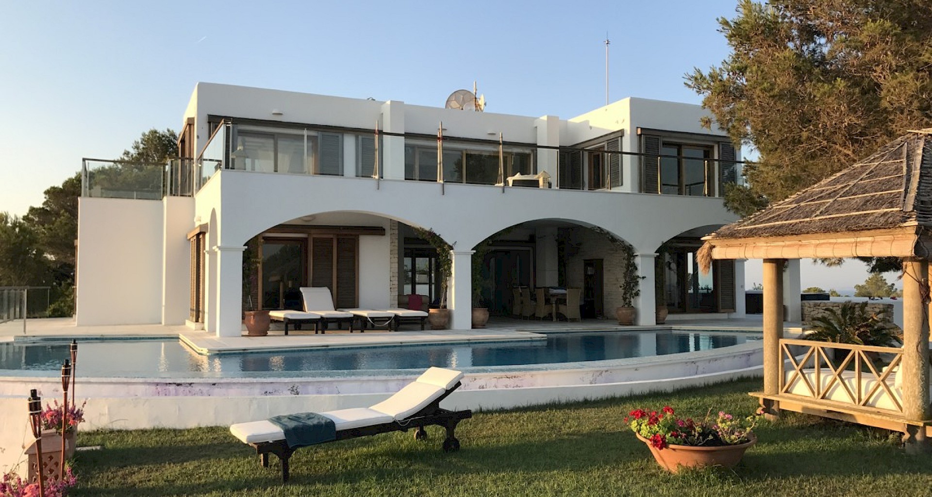 KROHN & LUEDEMANN Einzigartiges Anwesen in absoluter Premium Lage im Osten von Ibiza mit 360º Meerblick 