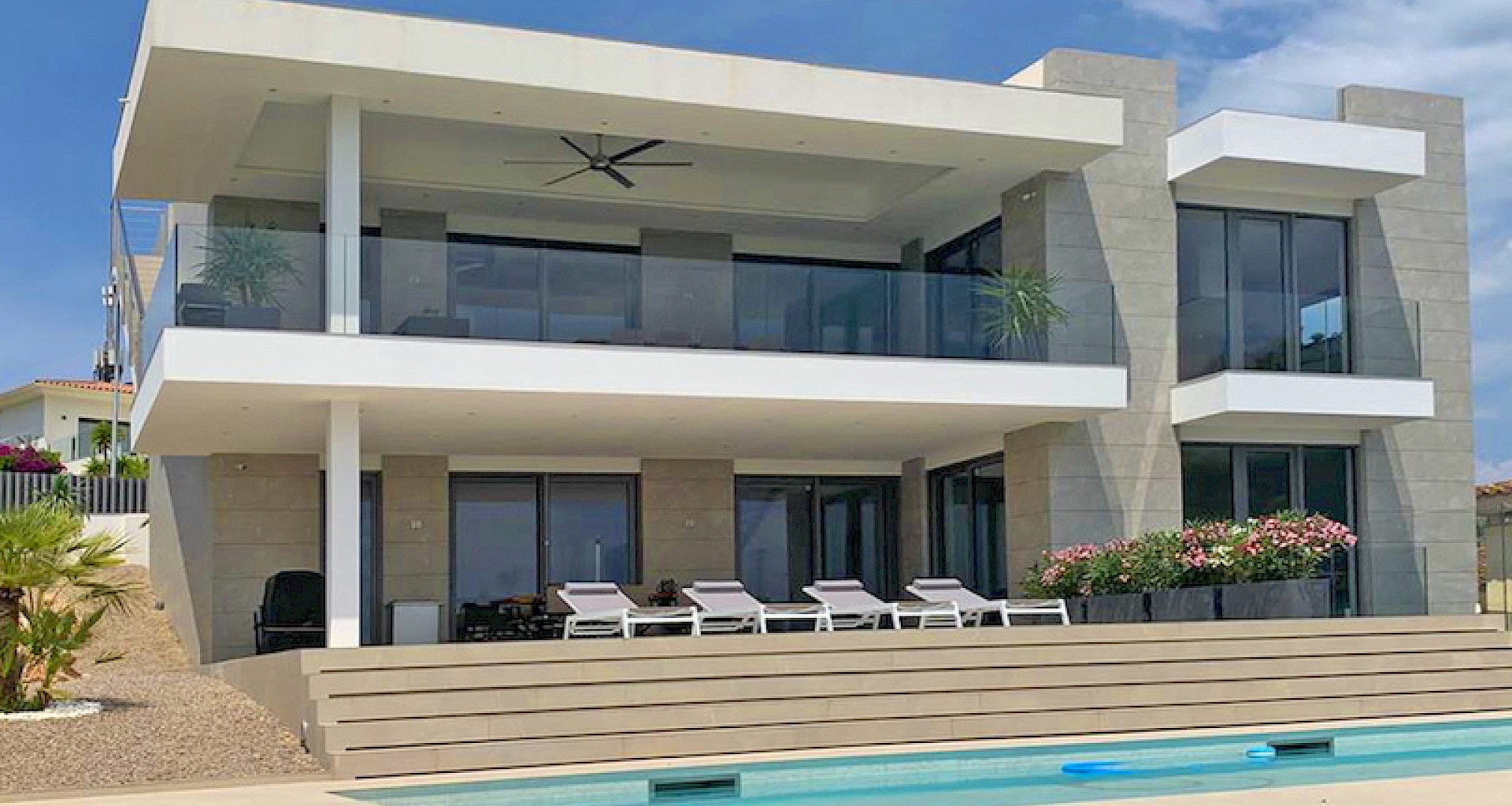 KROHN & LUEDEMANN Chalet de nueva construcción en Santa Ponsa con vistas al mar en la mejor calidad Excellente Neubau Villa in Santa Ponsa