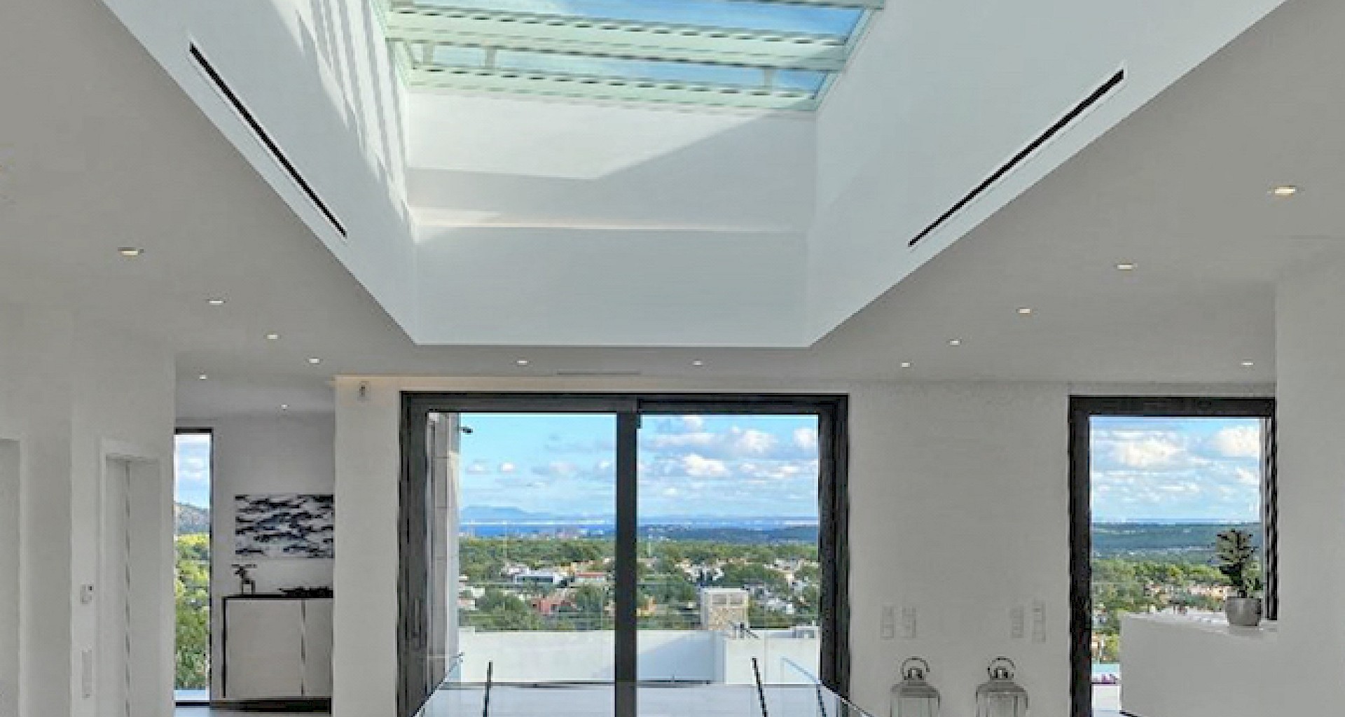 KROHN & LUEDEMANN New build villa in Santa Ponsa with great sea views in best quality 