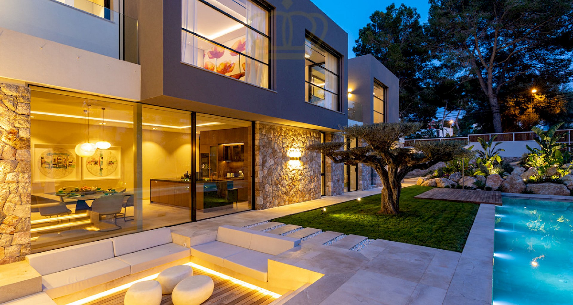 KROHN & LUEDEMANN Sophisticated newly built villa in Santa Ponsa in a central location 