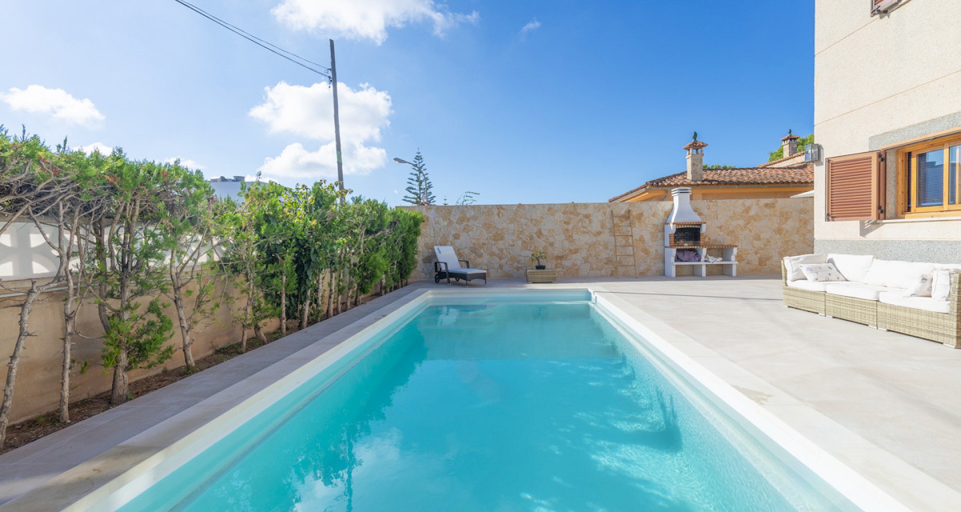 KROHN & LUEDEMANN Casa adosada con piscina en venta en Bahia Blava Bahia Gran Haus mit Pool