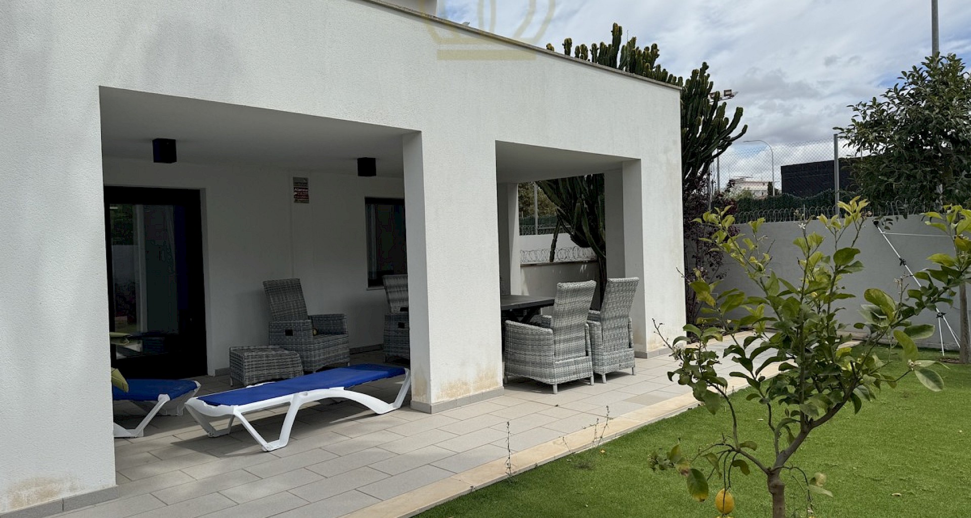 KROHN & LUEDEMANN Modern house for sale in Can Pastilla near Palma 