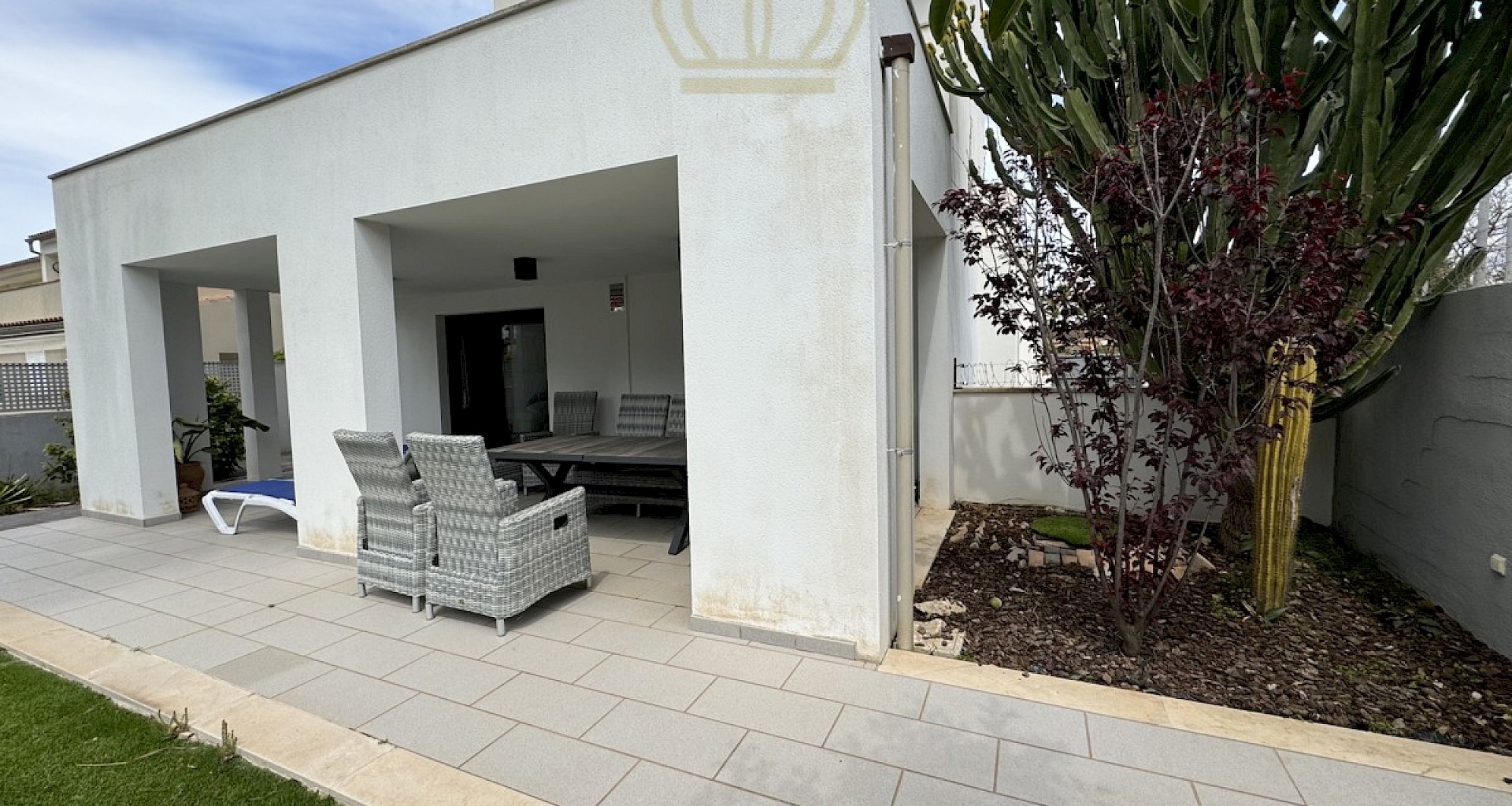 KROHN & LUEDEMANN Casa moderna en venta en Can Pastilla cerca de Palma Moderne Villa Can Pastilla