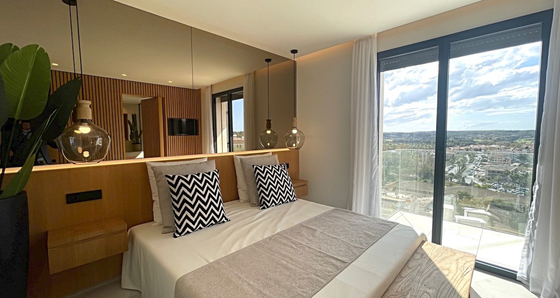 KROHN & LUEDEMANN Appartement de luxe nouvellement construit à Santa Ponsa, très bien situé et offrant de belles vues sur la campagne. 